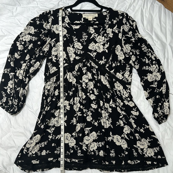 SaltWater Luxe Mini Dress W Lace Accents. Like New Cond. - Size Med. - Picture 6 of 9